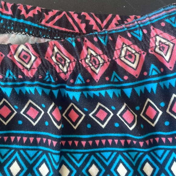 Super soft leggings, Aztec looking print, excellent condition - Picture 3 of 4